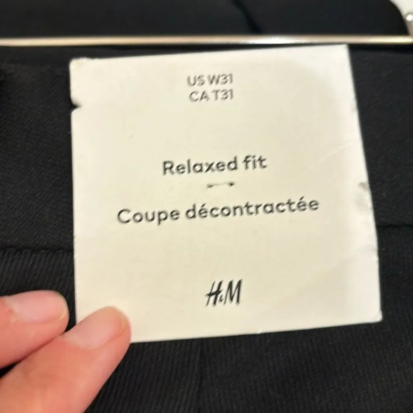 NWT H and M woman's black relaxed fit slacks - Picture 9 of 11